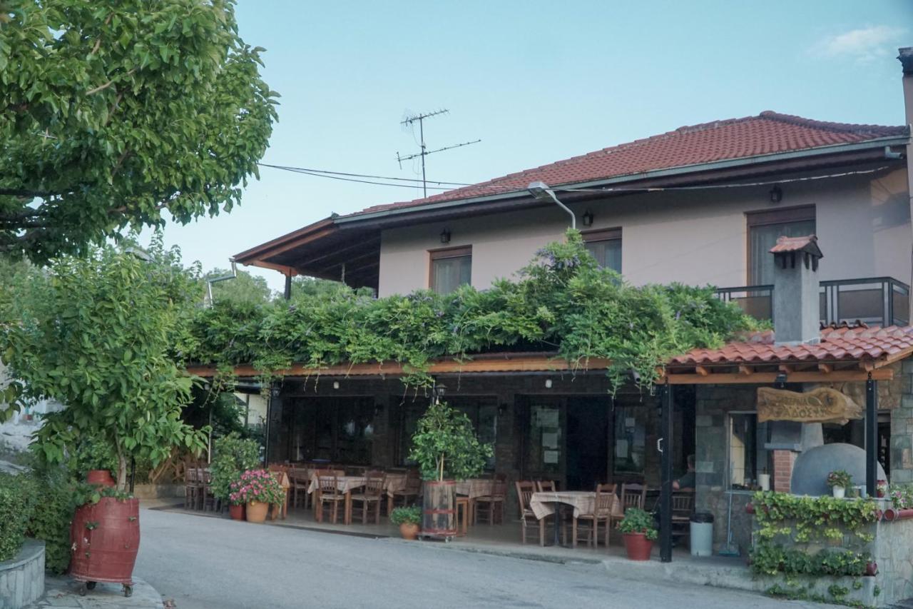 Arados Family Residence كالامباكا المظهر الخارجي الصورة