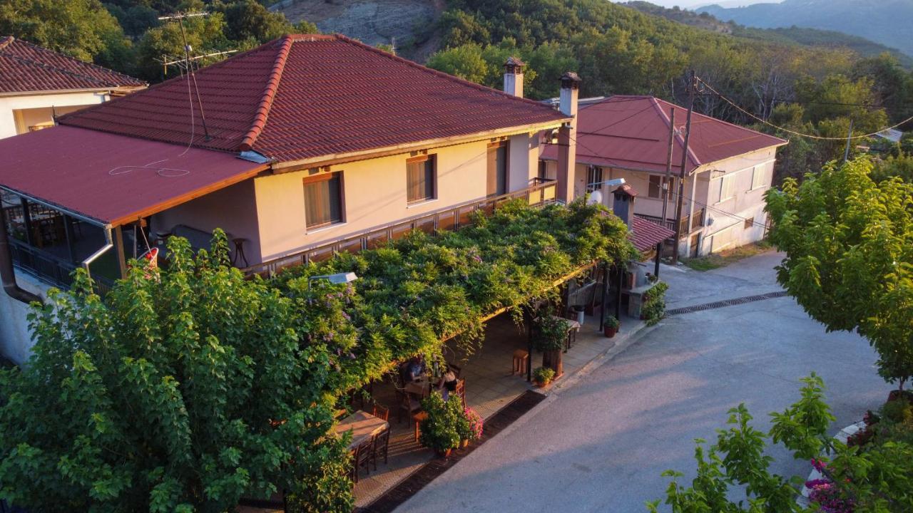 Arados Family Residence كالامباكا المظهر الخارجي الصورة
