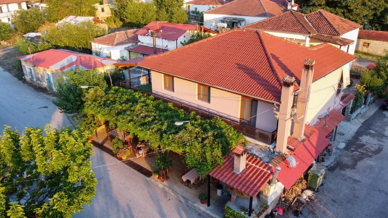 Arados Family Residence كالامباكا المظهر الخارجي الصورة