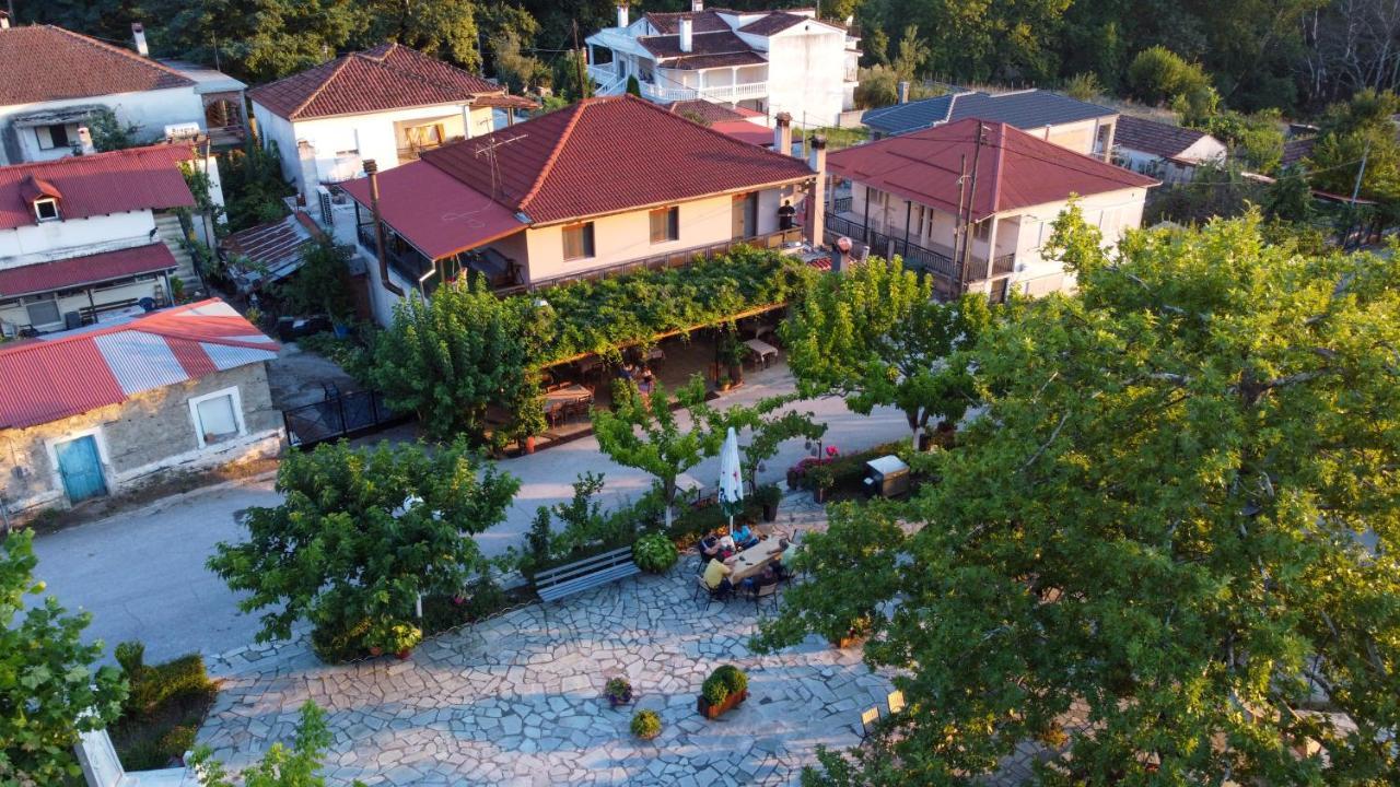 Arados Family Residence كالامباكا المظهر الخارجي الصورة